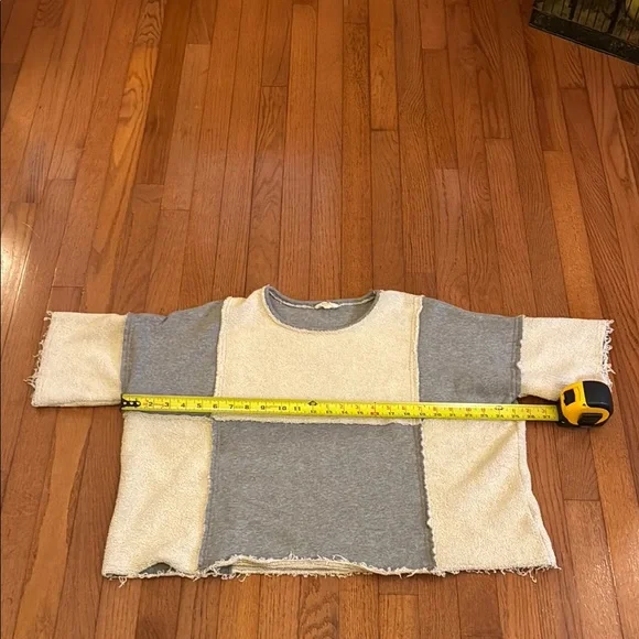 Easel Gray and Cream Boxy 3/4 Sleeve Sweater - Oversized - Picture 9 of 10